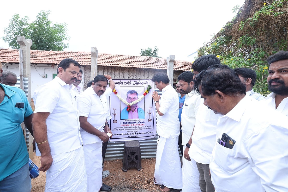 X/@Anbil_Mahesh : School education minister Anbil Mahesh at the driver's residence | 